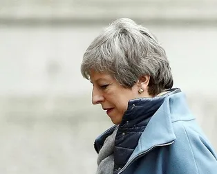 Theresa Maye bir darbe daha! 7 seçenek kalacak...