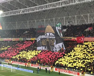 Yeni Malataspor taraftarlarından Kudüs koreografisi!