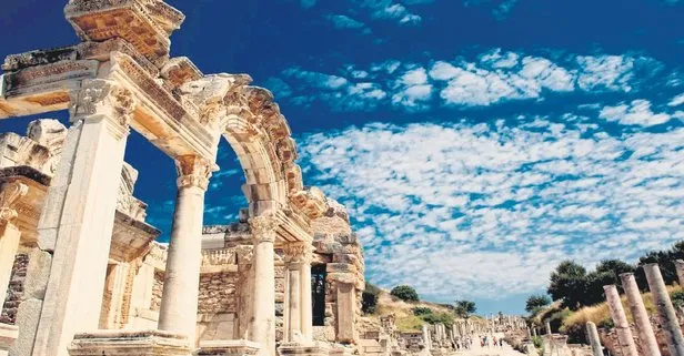 Tarih severlere özel rota! İşte Ege turunda gezilebilecek antik kentlerden bazıları: Milet, Bergama, Efes...