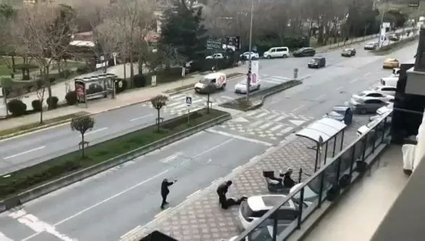 istanbul-basaksehirde-silahli-catisma-olu-ve-yaralilar-var-1617209403477.jpeg İstanbul Başakşehir'de silahlı çatışma! Ölü ve yaralılar var...-4