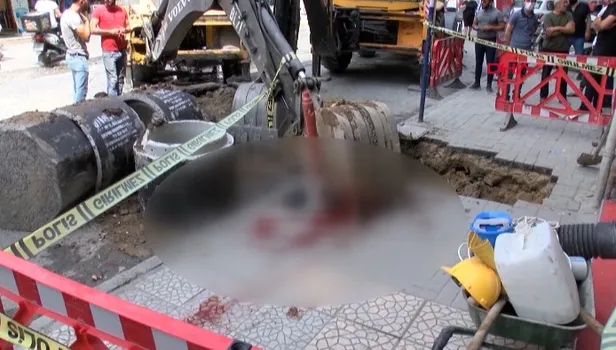 Bakırköy’de üzerine kepçe düşen işçi olay yerinde hayatını kaybetti