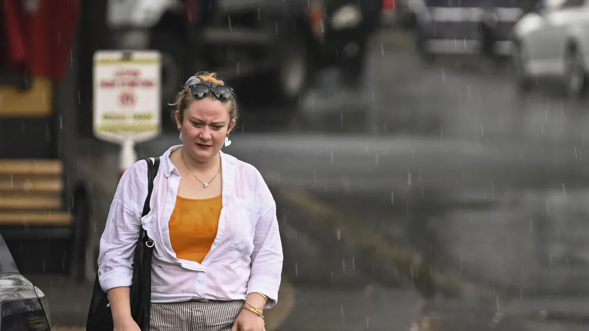 HAVA DURUMU | Meteoroloji’den İstanbul ve Ankara’ya kuvvetli yağış uyarısı! Uçuşlar iptal edildi megakent alarmda! Bugün hava nasıl olacak? | 11 Temmuz 2024 hava durumu