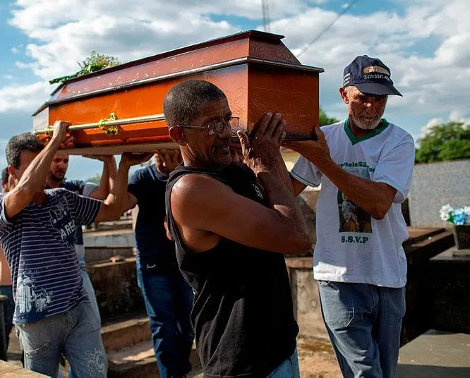Kahreden bilanço | Yüzlerce kişi evlerini terk etti