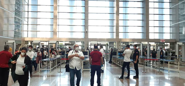 1592293561148.jpg İstanbul Adalet Sarayı'nda dikkat çeken görüntü! Onlarca metre kuyruk oluştu-1