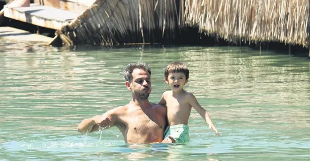 Cansu Tosun ve Erkan Kolçak Köstendil’den ailecek tatili: Suda eğlenceli dakikalar