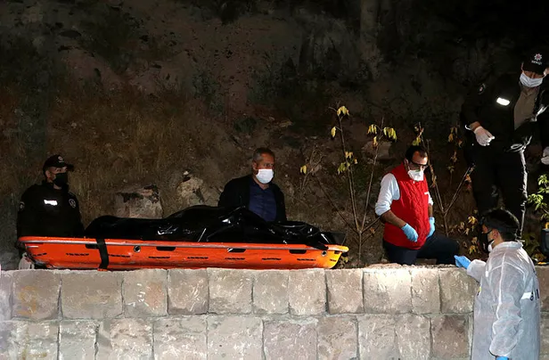 basini-tasla-ezdigi-komsusunu-tepeden-atti-ceset-gozukmesin-diye-uzerini-tas-ve-otla-kapatti-1603346230309.jpg Kayseri'de korkunç cinayet! Başını taşla ezdiği komşusunu tepeden attı, ceset gözükmesin diye üzerini taş ve otla kapattı-2