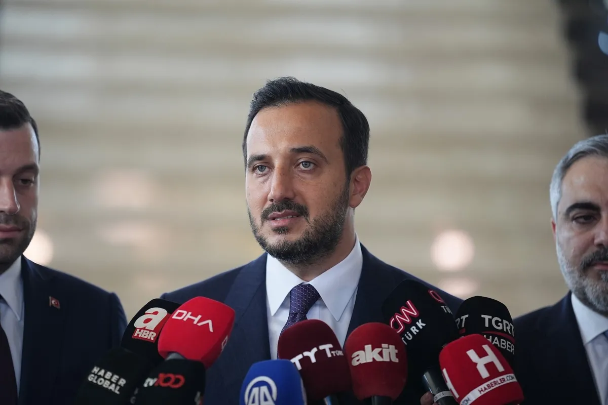1792824690131.jpeg Hizmetler aksıyor, projeler tamamlanamıyor! Abdullah Özdemir'den İBB ve CHP'ye sert eleştiri: "Siyasal zemini kirlettiler"-7