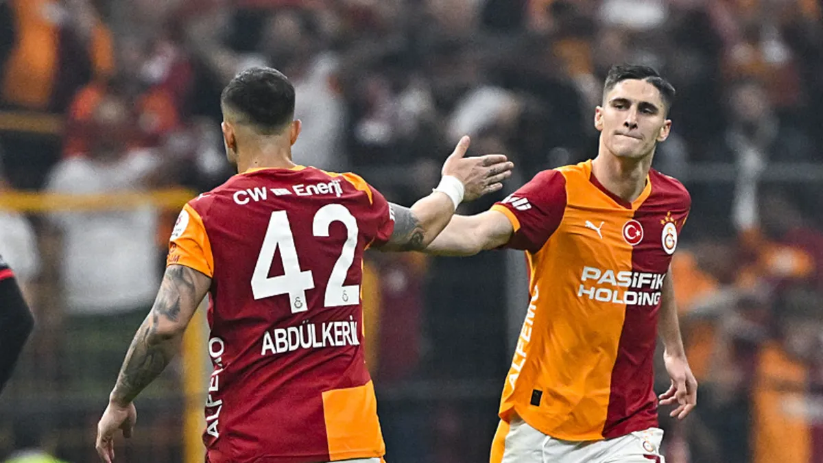 Galatasaray'a Roland Sallai şoku! Derbide oynayamayacak