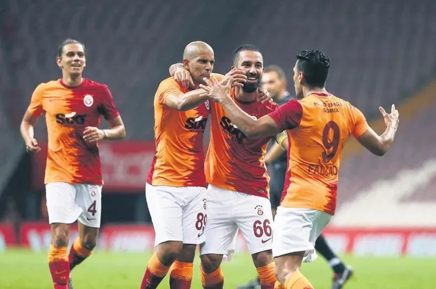 Aslan Bakü’de tur peşinde