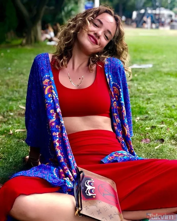 4 ay önce doğum yapmıştı! Seda Bakan’dan siyah bikinili kumsal pozları! Hadise’nin sıkı dostuna bakın sosyal medyaya damga vurdu... - 19