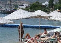 Gece bar gündüz deniz