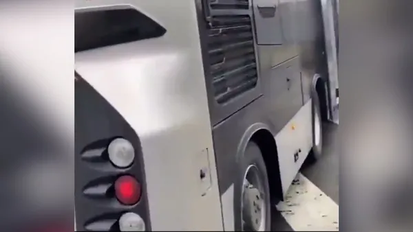 ibbnin-yeni-metrobusu-de-yolda-kaldi-10-milyonluk-fiyasko-1650363801579.jpg İBB'nin 1 haftalık metrobüsü de yolda kaldı! 10 milyonluk fiyasko-5