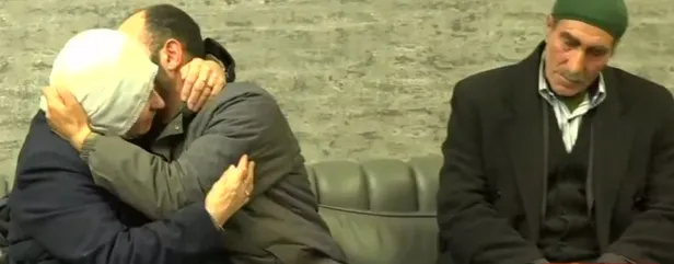 Evlat nöbetinden sevindiren haber! HDP önünde eylem yapan bir aile daha evladına kavuştu-3