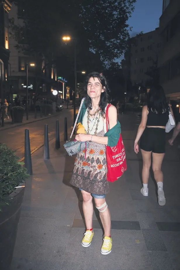 ben-esmer-seviyorum-ama-sarisinlar-denk-geliyor-diyen-ekin-mert-daymaz-adeta-brezilyadan-sevgili-transfer-etti-1653938701005.jpeg ‘Ben esmer seviyorum ama sarışınlar denk geliyor’ diyen Ekin Mert Daymaz adeta Brezilya'dan sevgili transfer etti-9