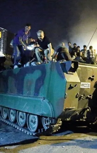 Bekir Bozdağ tarihi direnişi anlattı: Millet o gece ölümü bile göze alan lideriyle yürüdü