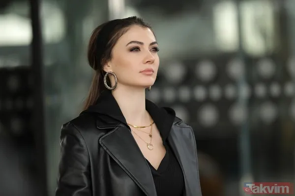 Önce salına salına yürüdü sonra sosyal medyayı ateşe verdi! Burcu Özberk vücudunu saran göğüs dekolteli elbisesiyle çok konuşuldu - 8