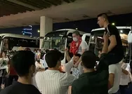 Son dakika: İzmirde yine aynı görüntü: Sosyal mesafesiz asker uğurlaması