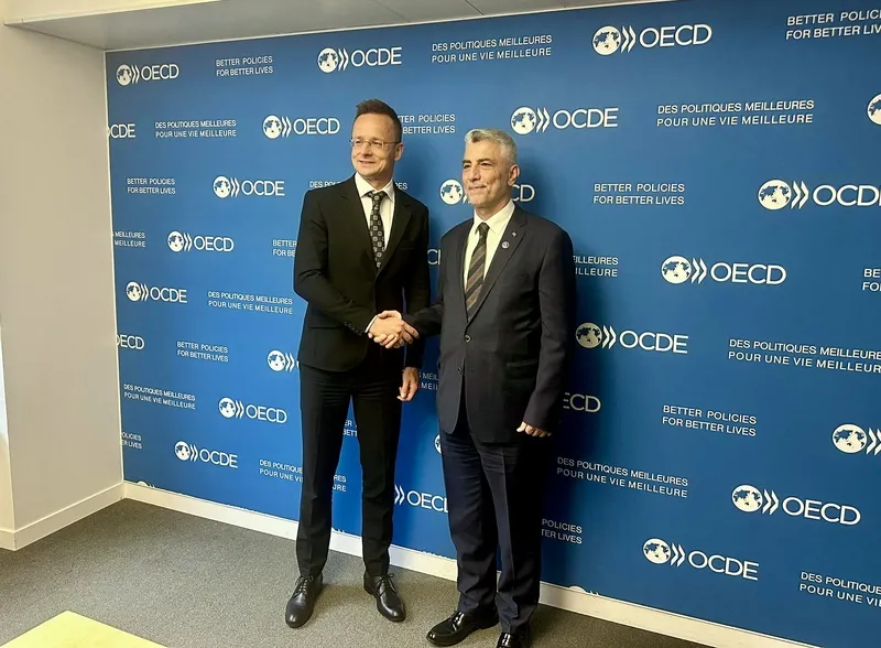 ticaret-bakani-omer-bolat-oecd-bakanlar-toplantisinda-macaristan-ile-iliskilerimizi-cok-daha-guclu-seviyelere-1714664243239.jpg