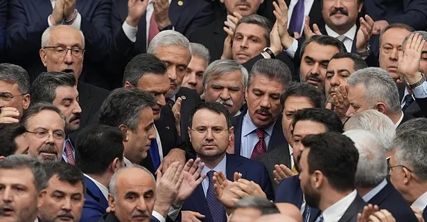 Bakanlar Akın Gürlek ve Mustafa Çiftçi'nin TBMM'deki yemin töreninde CHP provokasyonu