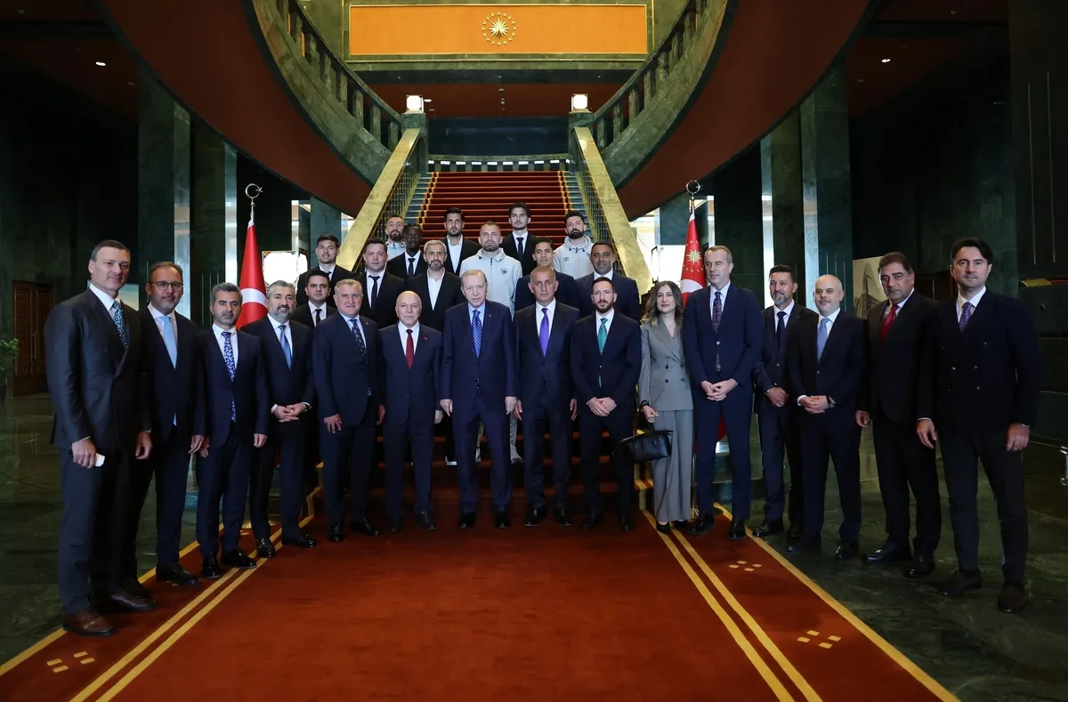 baskan-erdogan-super-lige-yukselen-takimlari-kabul-etti-1786627009206.jpeg Başkan Erdoğan Süper Lig'e yükselen takımları kabul etti! Amedspor'dan 21 numaralı forma hediyesi-2