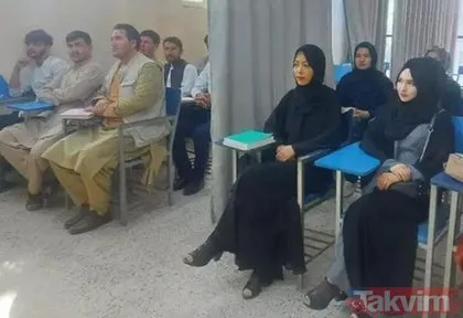 Afgan kadınlar Kabil Eğitim Üniversitesi’nde Taliban’a destek programı düzenledi