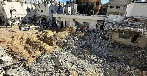 Katil İsrail Gazze’deki Kemal Advan Hastanesi’nden 90 kişiyi alıkoydu