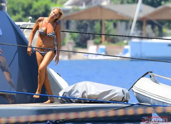 Merve Boluğur aşk sarhoşu! Yeni sevgilisiyle plaja inen Merve turuncu mayosu ve kahkalarıyla ortalığı yıktı - 48