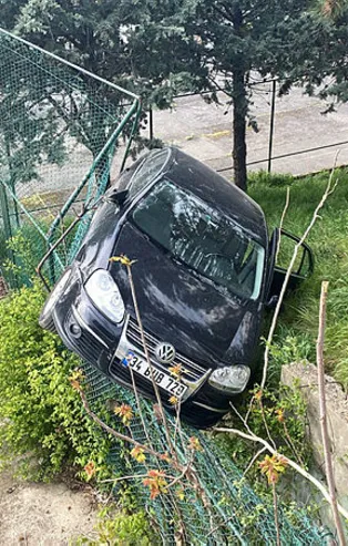Ortaköy'de akılalmaz kaza! Pedalları karıştırdı aşağıya uçtu