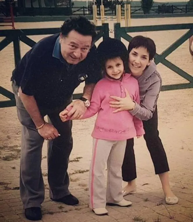 13 yıllık büyük aşk! EDHO'nun yıldızı Ceren Benderlioğlu'ndan Emir Benderlioğlu’yla çekirdek aile paylaşımı! İlk yorum Esra Erol’un kardeşinden... - 58