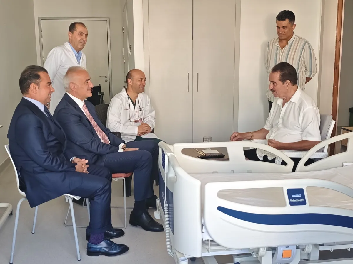 Bakan Ersoy’dan İbrahim Tatlıses’e geçmiş olsun ziyareti: Sağlık durumu hakkında bilgi aldı-3
