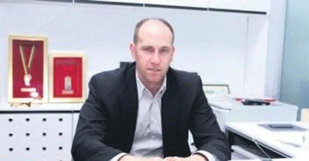 Harun Erdenay kolları sıvadı