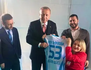 Başkan Erdoğan, Ebru Çam ile Ankara mitinginde buluştu