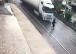 Giresun'da inanılmaz olay! Kendini hızla gelen TIR'ın önüne böyle attı (Video)