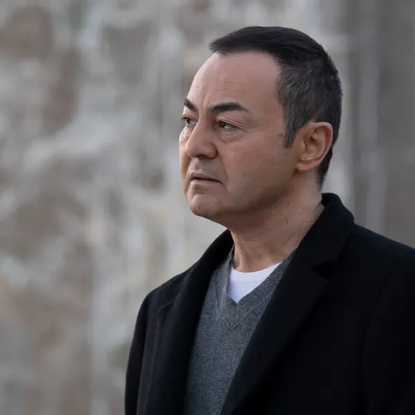 aracinda-uyuyor-serdar-ortac-vip-aracini-adeta-evi-gibi-kullaniyor-1694382363166.jpeg Aracında uyuyor! Ünlü popçu Serdar Ortaç VIP aracını evi gibi kullanıyor-4