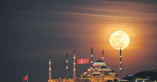 İstanbul'da kanlı ay şöleni!