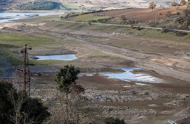 İstanbul barajlarIarı susuzluk alarmı verirken İBB Başkanı Ekrem İmamoğlu "problem gözükmüyor" dedi-3