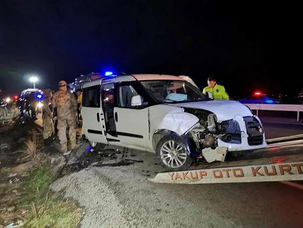 erzincanda-yolcu-otobusu-sarampole-devrildi-cok-sayida-yarali-var-1575908666804.jpeg Erzincan'da yolcu otobüsü şarampole devrildi! Çok sayıda yaralı var-1