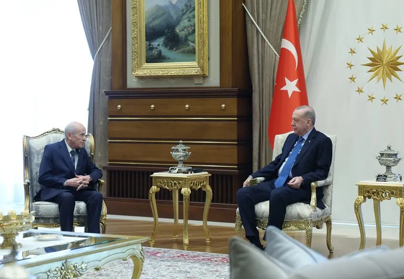 son-dakika-baskan-erdogan-bahceliyi-kabul-etti-ana-gundem-terorsuz-turkiye-ve-pkknin-silah-birakmasi-1752152379998.jpeg Başkan Recep Tayyip Erdoğan, MHP lideri Devlet Bahçeli'yi kabul etti