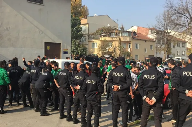 Fotokopi biletlerle maça girişe polis müdahale etti