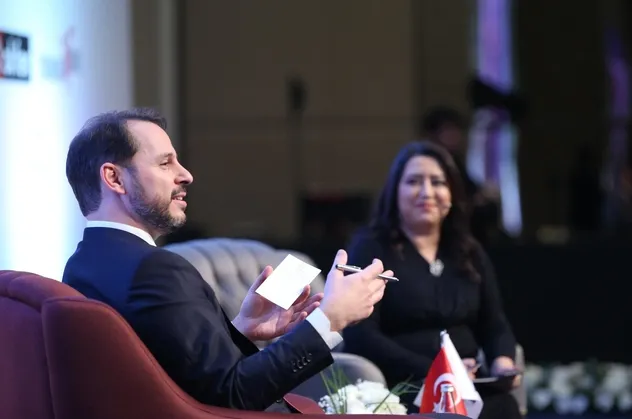 Bakan Albayrak A Para tarafından düzenlenen Para Sohbetleri’nde ekonomide 2020 yılının yol haritasını anlattı