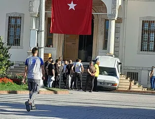 Adliye önünde ilginç manzara! Aracı gören şaşkına döndü