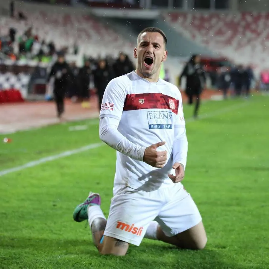 Fırtına’nın hedefi Rey Manaj