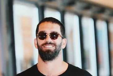 Arda Turan’dan oğluyla bayram derbisi paylaşımı: Beğeni ve yorum yağmuruna tutuldu