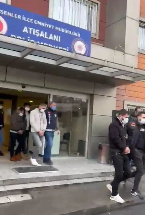 İşçi kıyafetleri giyip 150 bin lira değerinde yeraltı internet kablosu çaldılar-5