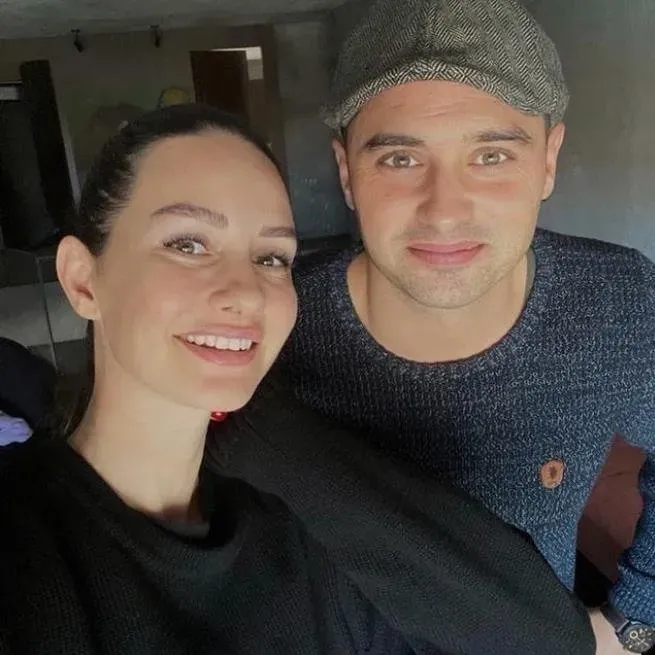 Kuruluş Osman’ın başrolü Burak Özçivit’in baldızlarına bakın! Fahriye Evcen’in kardeşleri "Güzellik genetik" dedirtti - 11