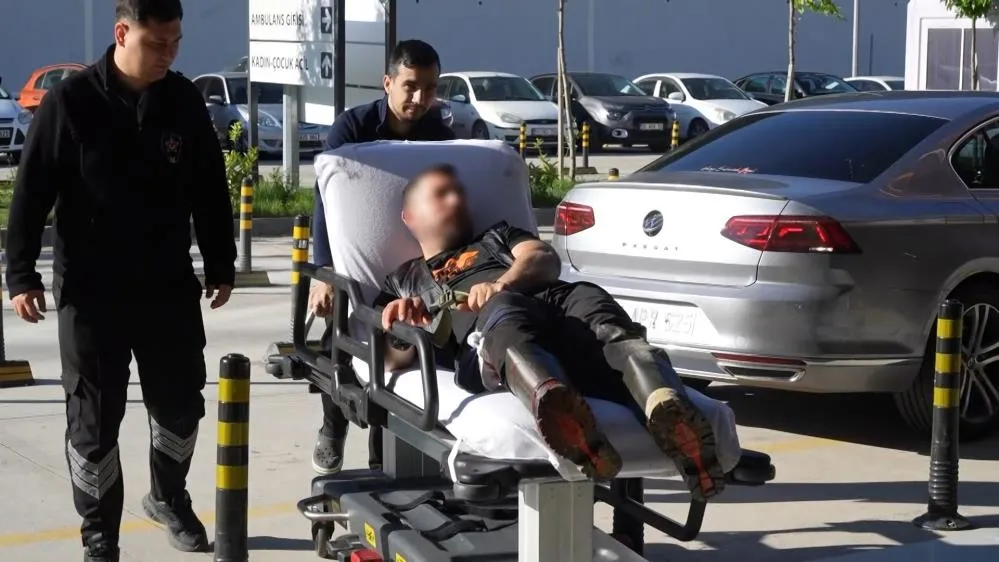 bayramin-ilk-gunu-acemi-kasaplar-acile-kostu-1779867480139.jpg Bayramın ilk günü acemi kasaplar acili doldurdu: “13 dakikada keserim” dedi, kendini yaraladı-5