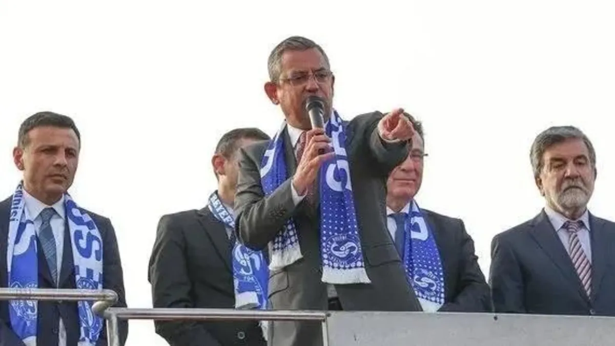 15 Temmuz'a rezil sözlerle dil uzatan Özgür Özel'e şehit yakınlarından tepki: Terör seviciliğini ortaya koydu