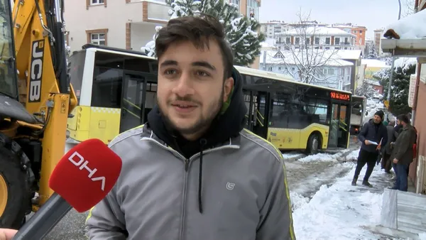 istanbulda-kar-firtinasi-araclar-yollarda-kaldi-iett-otobusu-gidebilsin-diye-yolcular-zipladi-1647156816817.jpg İstanbul'da kar fırtınası! Araçlar yollarda kaldı: İETT otobüsü gidebilsin diye yolcular zıpladı-8