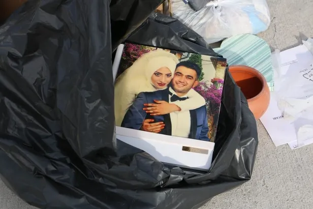 2 çocuğunu kaybeden gözü yaşlı baba çocuklarının enkazdan çıkarılan eşyalarında kalan kokularıyla teselli buldu-3