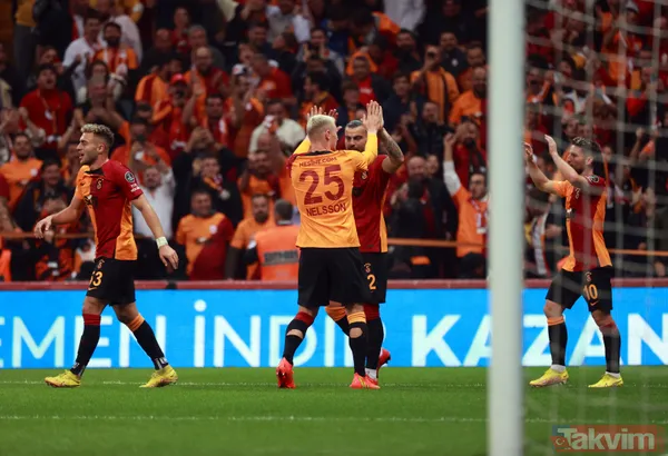 Şenol Güneş neye uğradığını şaşırdı! Kart isterken top çarptı - 8